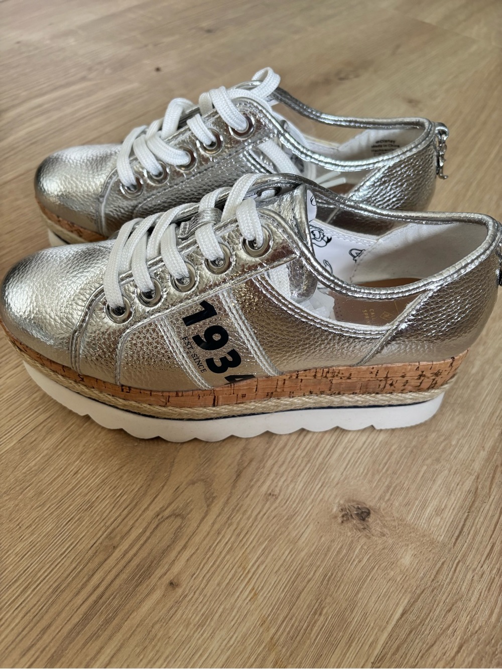 Metallic Silver Platform Sneakers - 1931 Detail